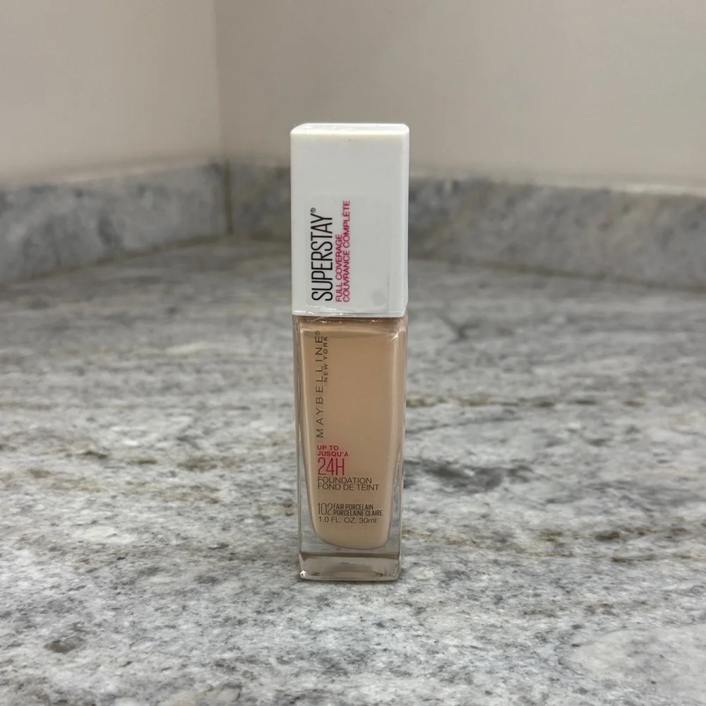 NWT Maybelline SuperStay 24H Foundation - 102 fair porcelain
